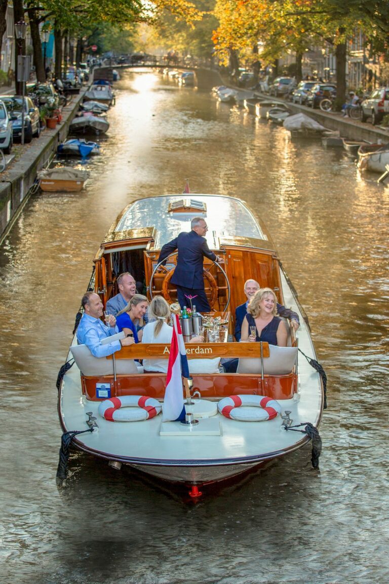 private-canal-boat-tour-amsterdam